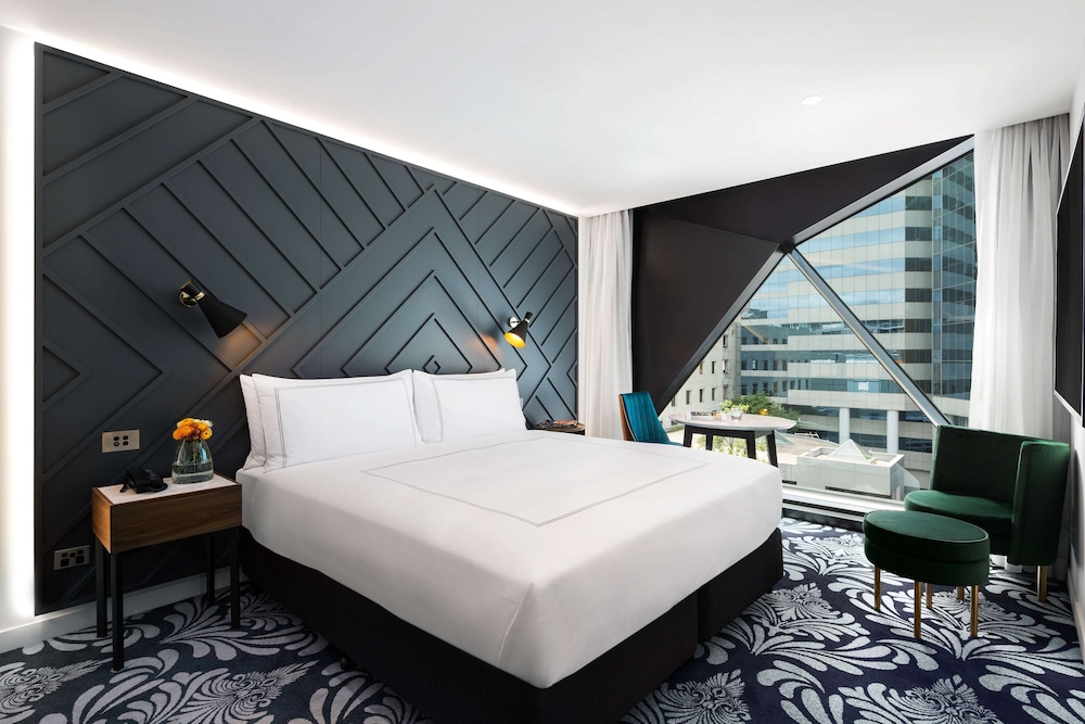 Deluxe Room, 1 King Bed (Banksia Plus)