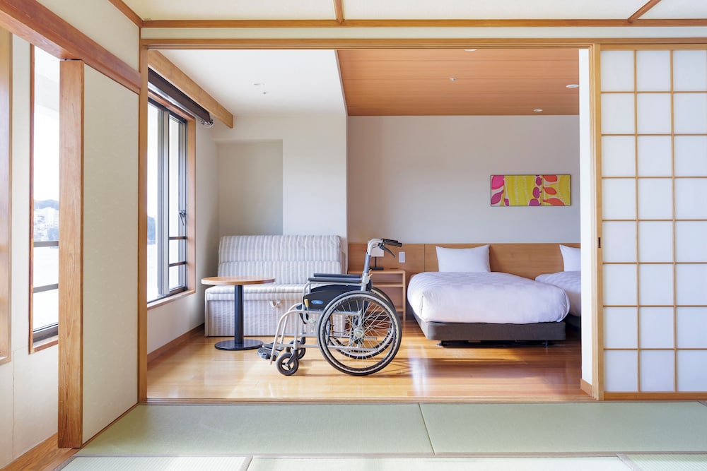 Universal Room with Ocean View - Non-Smoking - Photo 7
