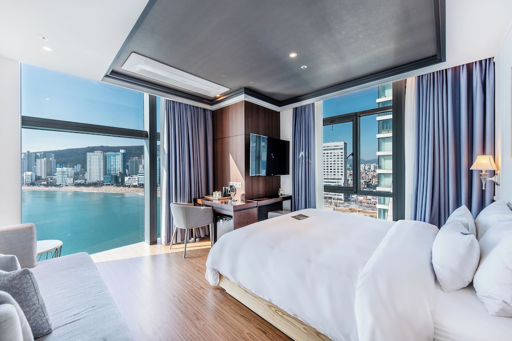 Panorama Suite Room -Breakfast Included,Unlimted StarbucksCoffee Bean,OTT Available,15PM CI /13PM CO - Photo 1