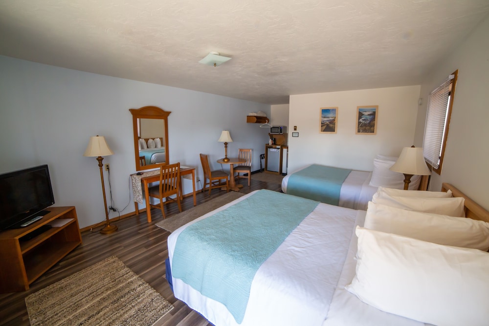 Standard Room, 2 Queen Beds photo 3