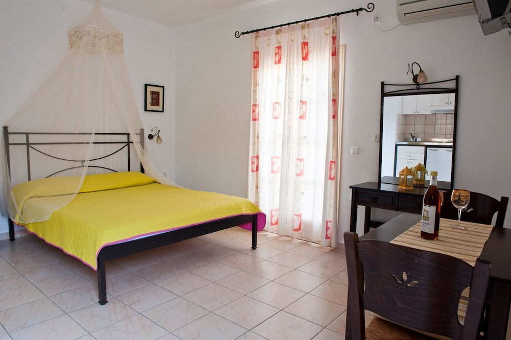 Classic Triple Room, Garden View