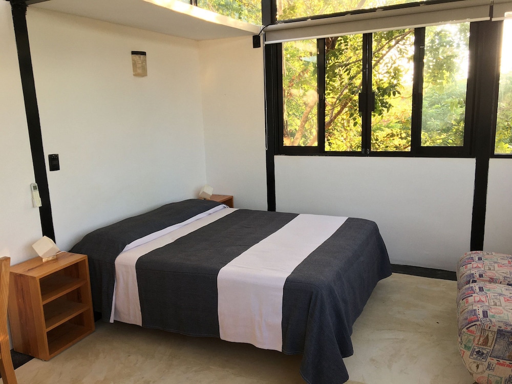 Comfort Bungalow, 1 Queen Bed, Garden View photo 2