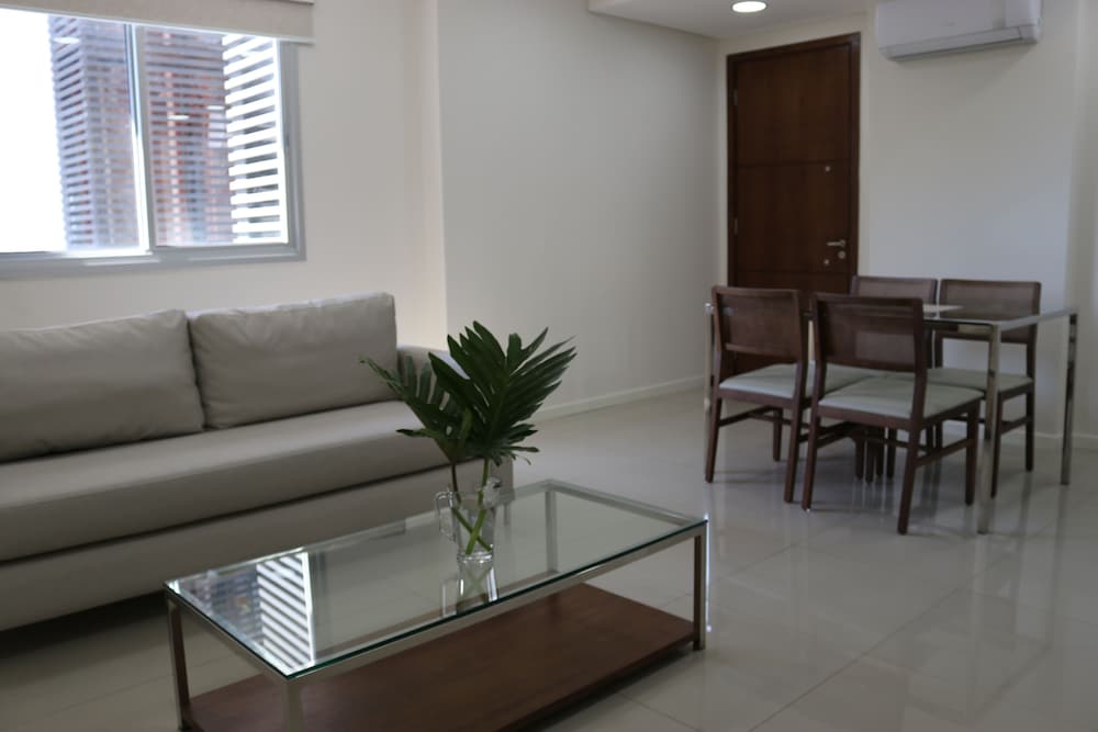 Suite, 1 Queen Bed