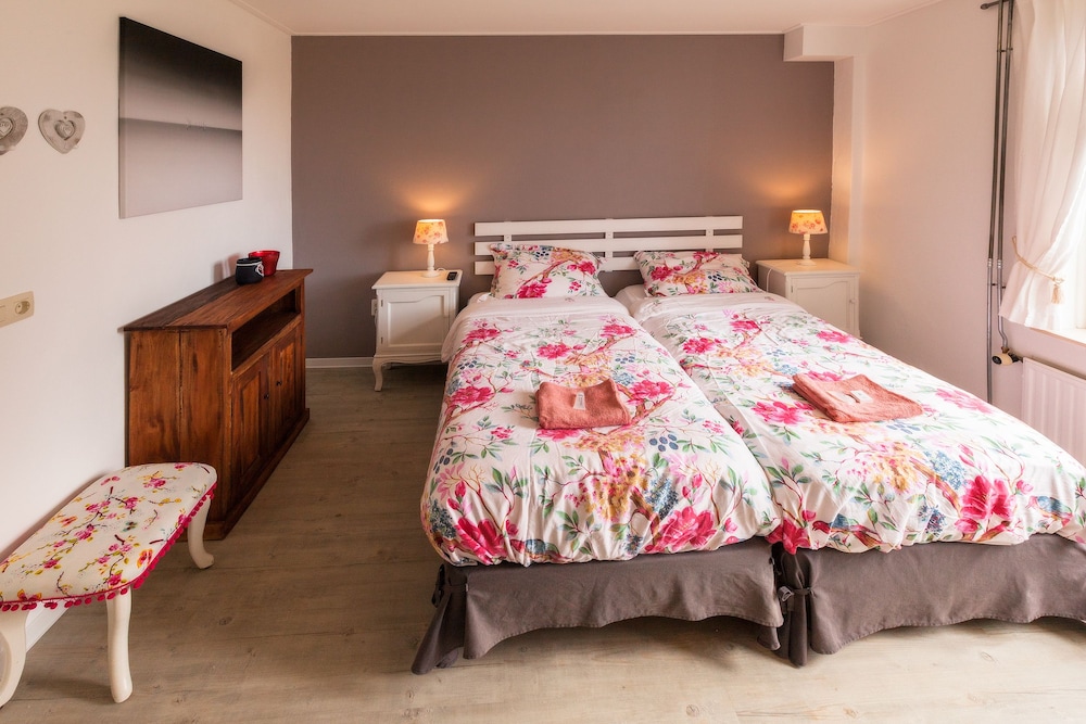 Economy Double Room, Garden View photo 3