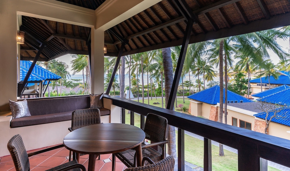 Deluxe Residence with Ocean View - Photo 6