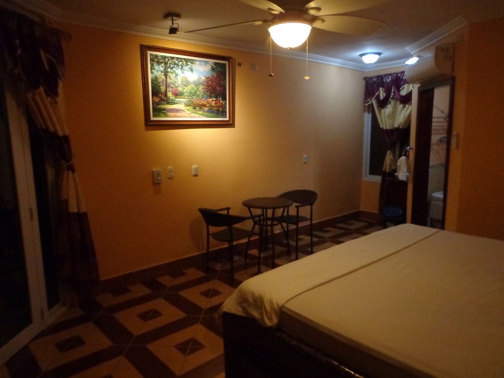 Deluxe Quadruple Room, 1 Bedroom, Beach View, Poolside photo 2