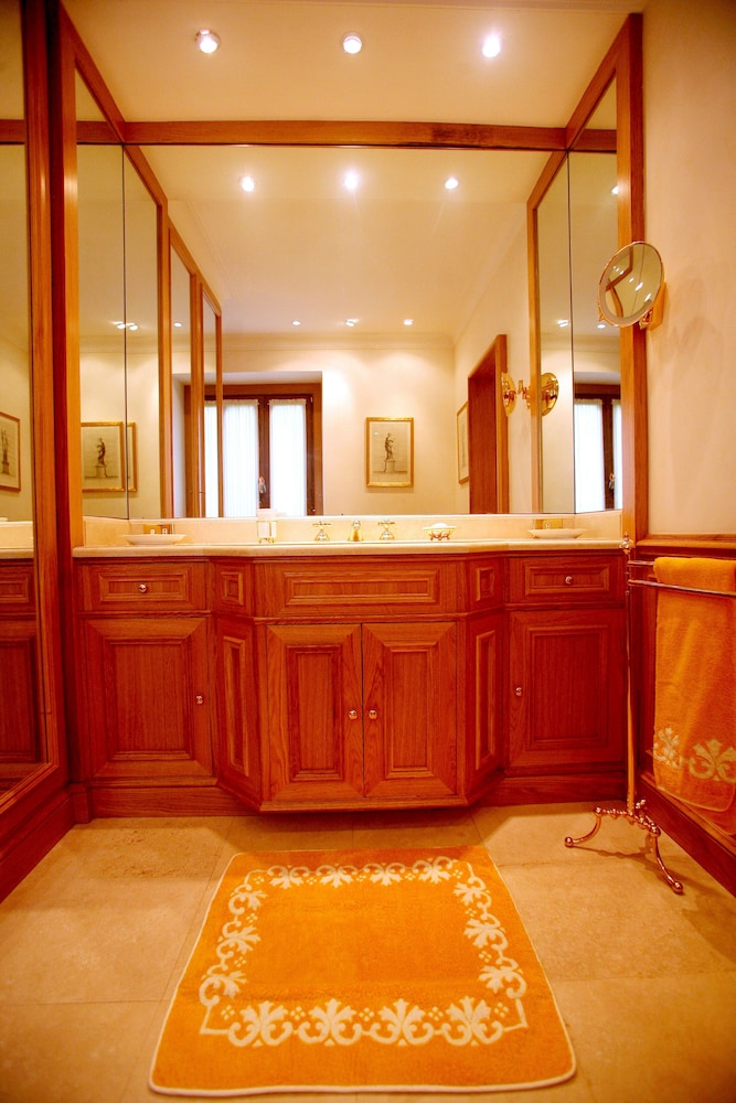 Luxury Suite photo 2