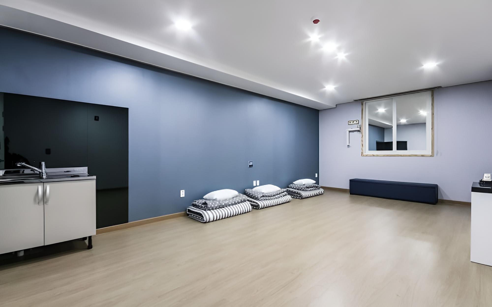 Room (Korean-style Ondol Room)