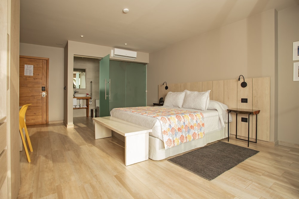 Deluxe Room - Photo 2