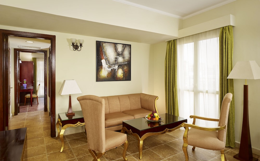 Triple Suite, 1 Bedroom, Partial Sea View photo 2