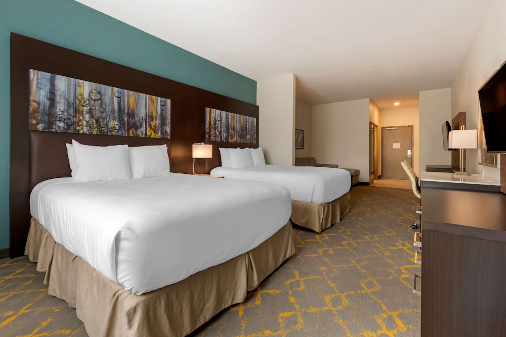 Suite, Multiple Beds, Non Smoking, Refrigerator & Microwave