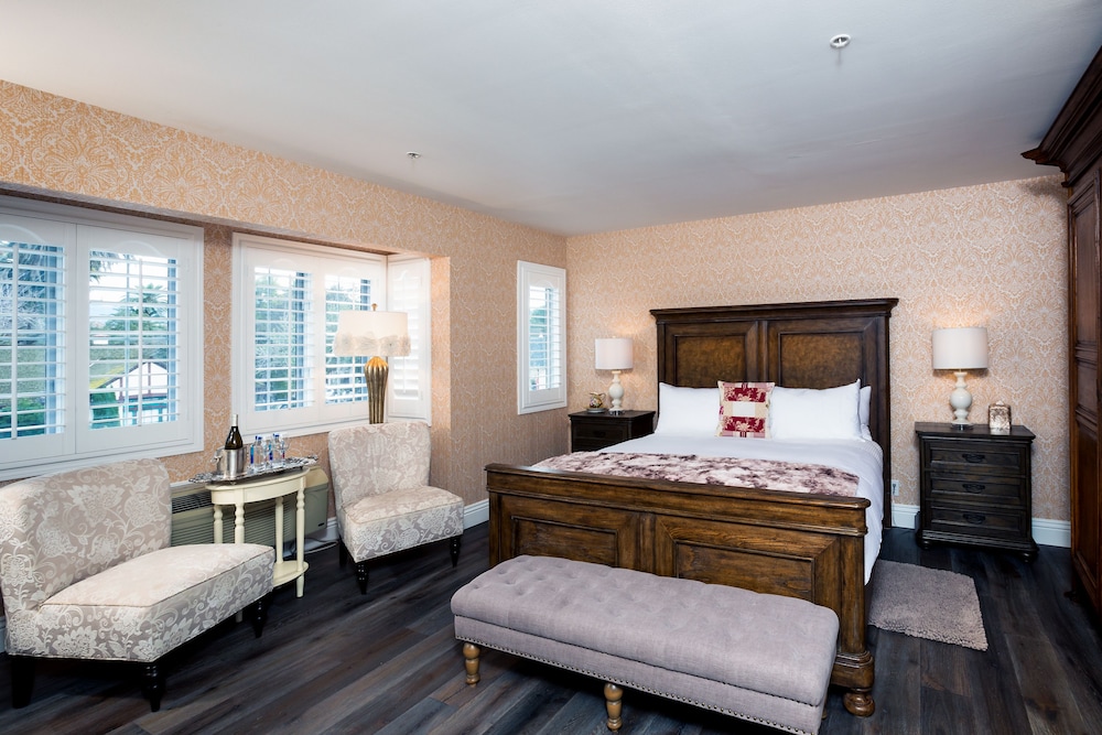Luxury Double Room, 1 King Bed (Room 05 - LUXURY PREMIUM )