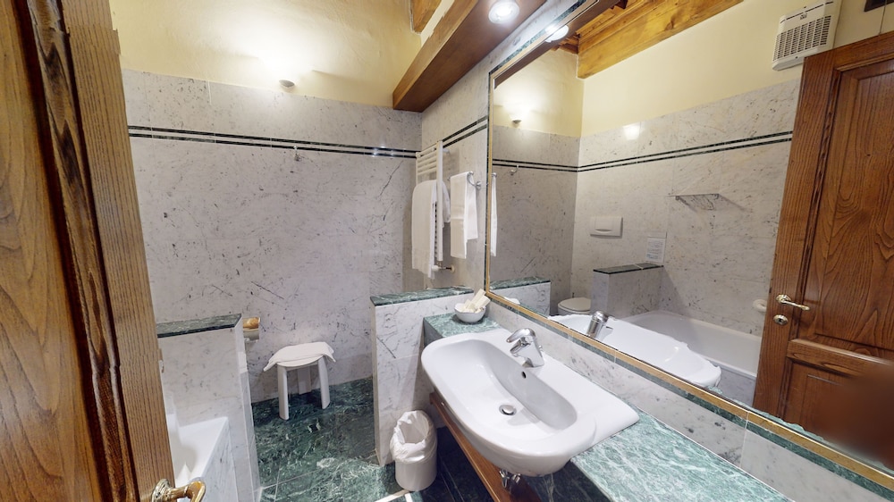 Comfort Double or Twin Room, City View - Photo 2