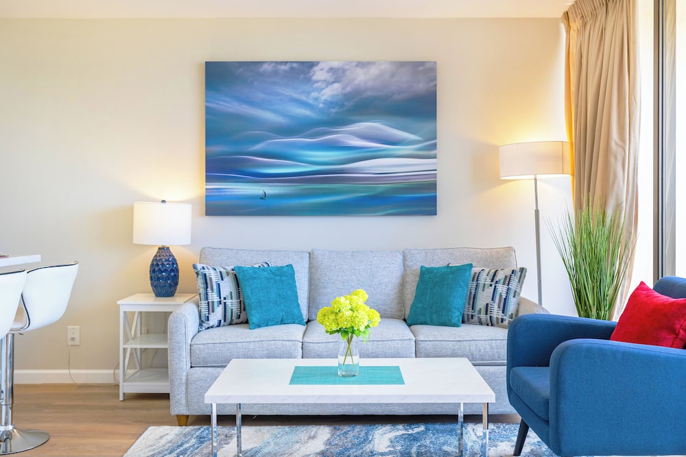 Diamond Head and Ocean views with King Bed and Parking: Apartment, 1 King Bed with Sofa bed, Ocean View (0113) photo
