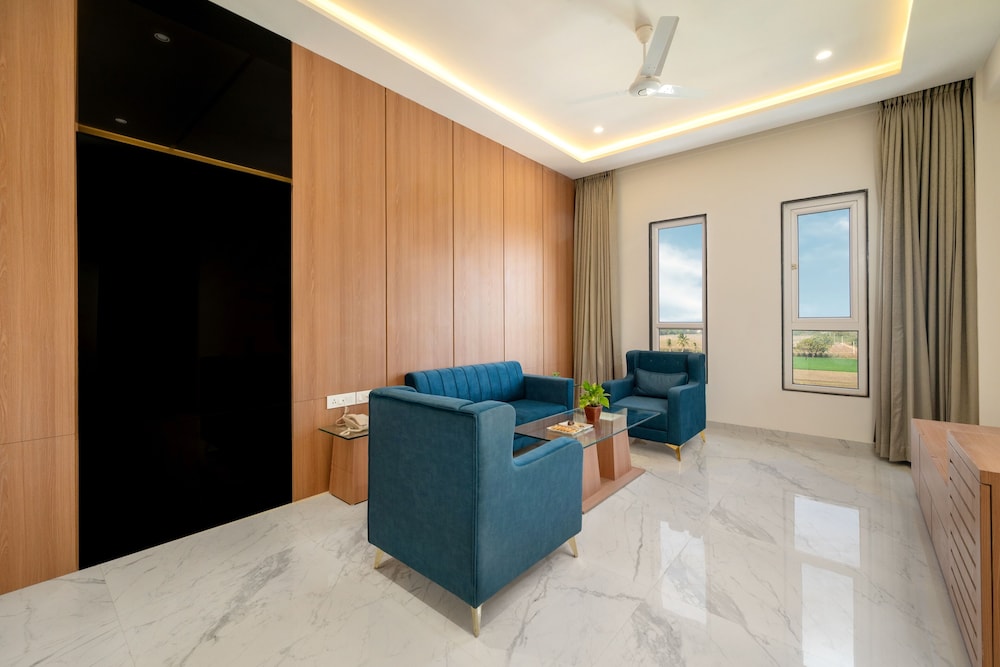 Suite - Photo 5