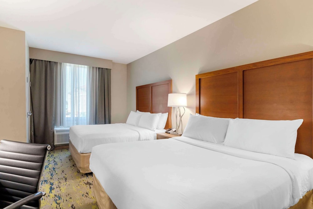 Suite, Multiple Beds, Non Smoking photo 1