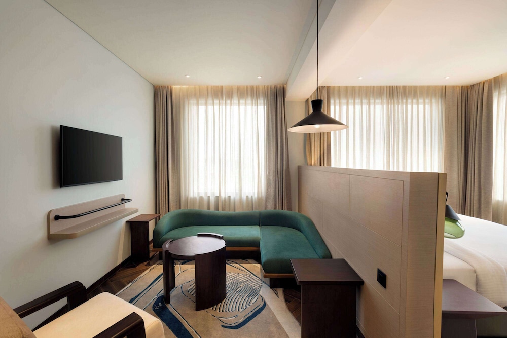 Junior Suite, 1 King Bed, Smoking - Photo 1