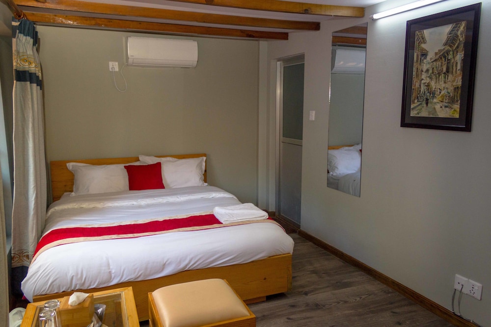 Standard Room photo 2