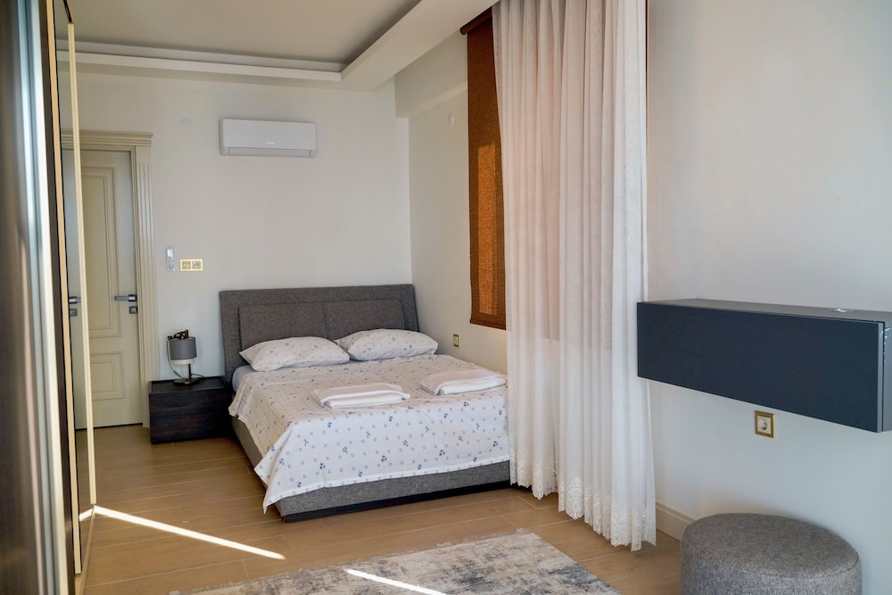 Luxury Villa, Sea View, Garden Area photo 3