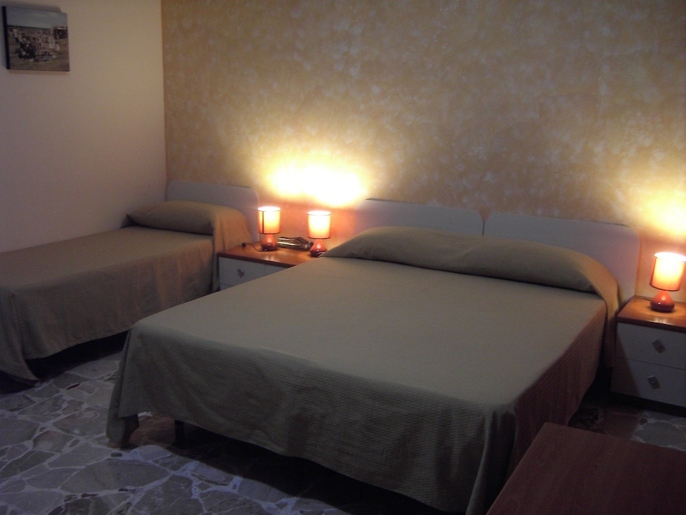 Standard Triple Room, Accessible photo 1