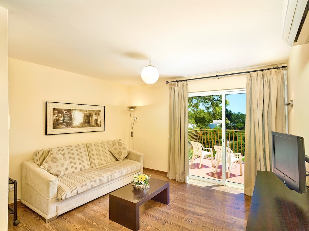 Suite, Partial Sea View photo 3