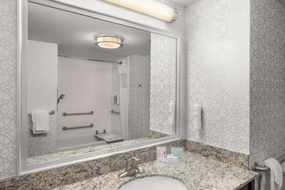 Room, 2 Queen Beds, Accessible, Jetted Tub (Hearing Impaired) photo 2
