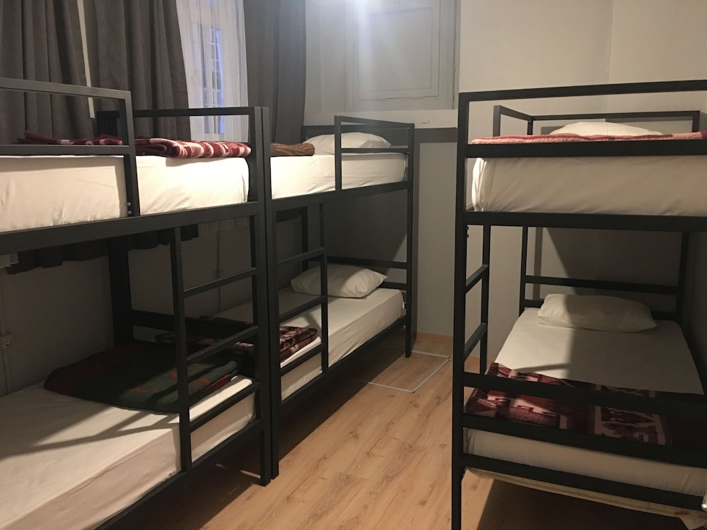 6 Bed Female Dorm Room With Bathroom photo 3