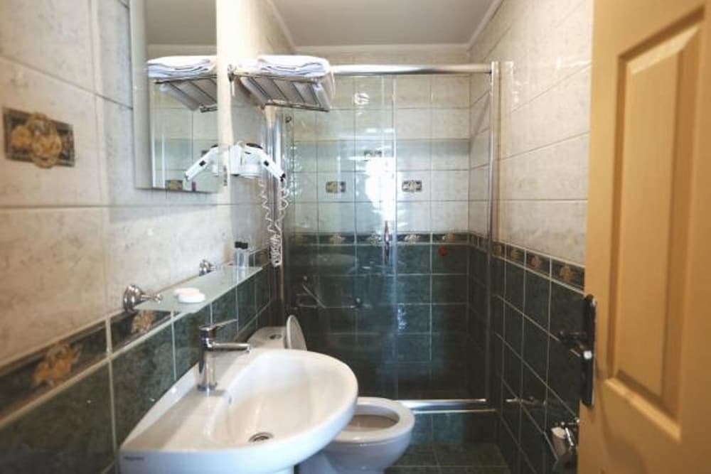 Family Quadruple Room, 1 Bedroom, Ensuite, Sea View photo 3