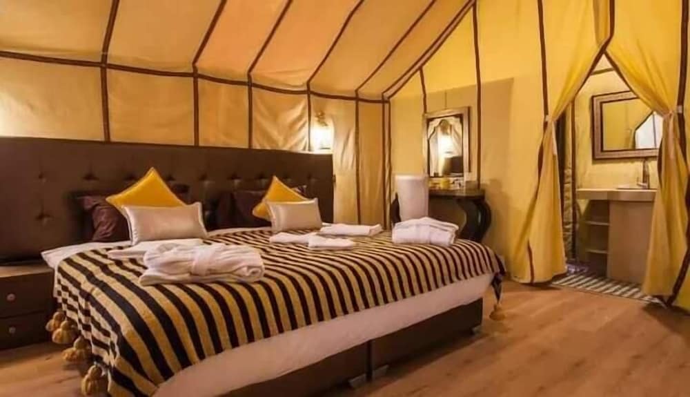 Deluxe Tent photo 1