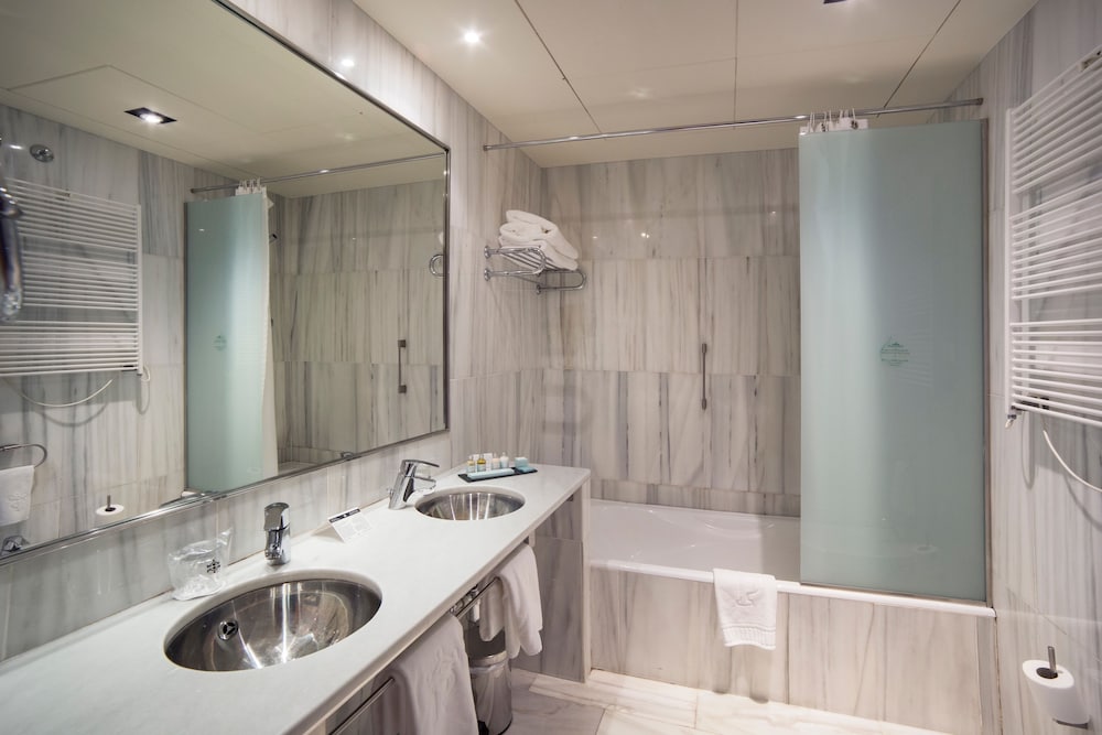 Superior Twin Room - Photo 10