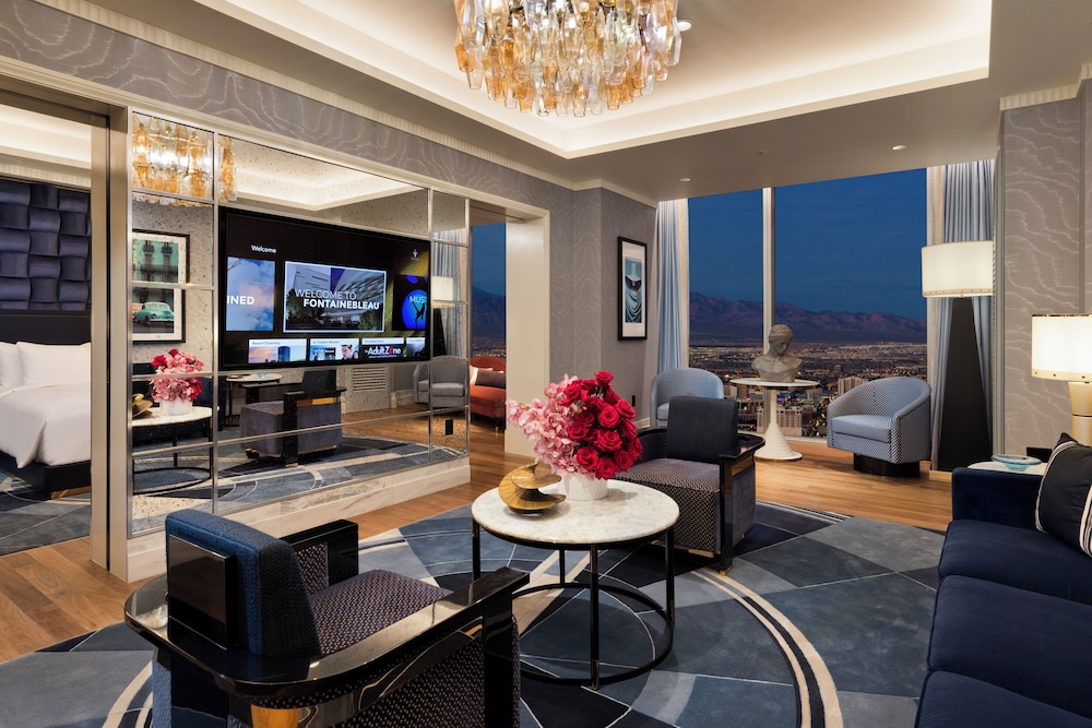 Fleur de Lis Monogram Suite