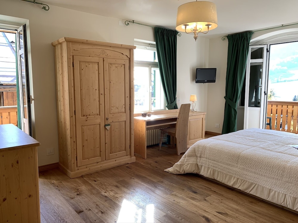 Superior Double or Twin Room, Mountain View photo 3