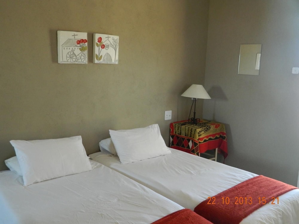 Standard Twin Room photo 3