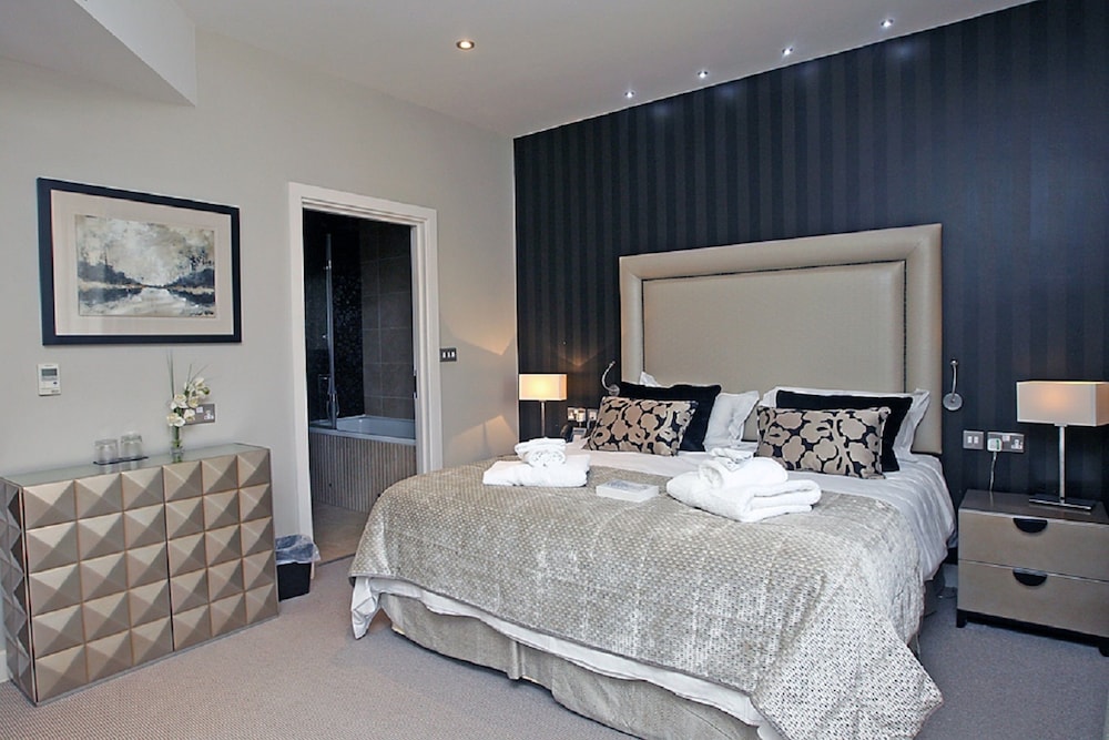 Luxury Room, 1 King Bed, Balcony, Sea View photo 3