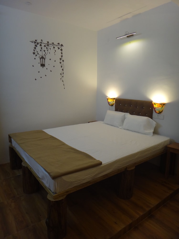 Boutique Modern Deluxe Room - Photo 5