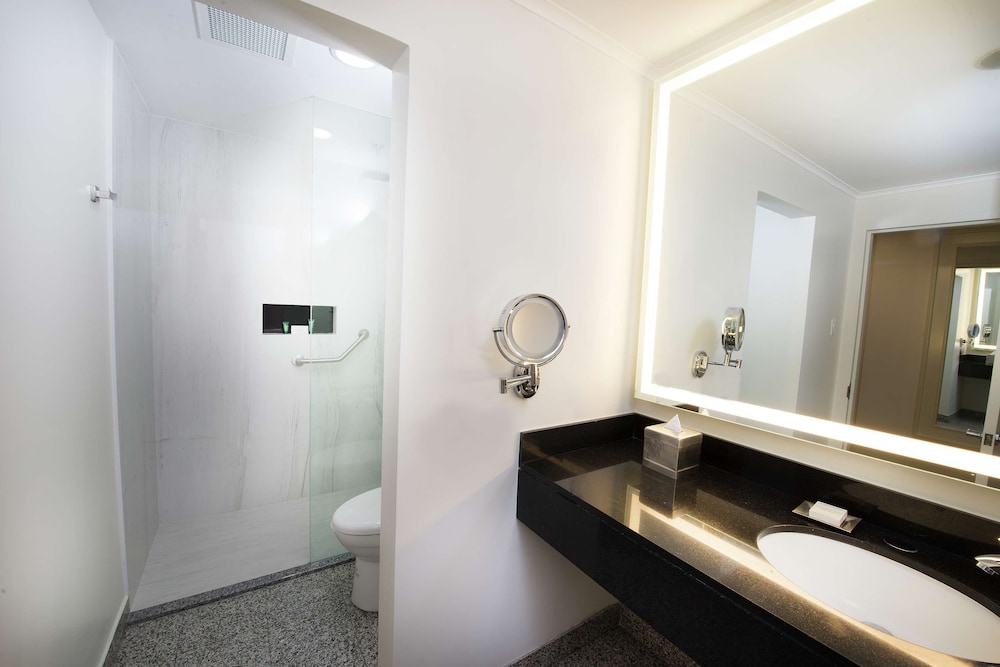 Executive Room, 1 King Bed, Club Lounge Access - Photo 7