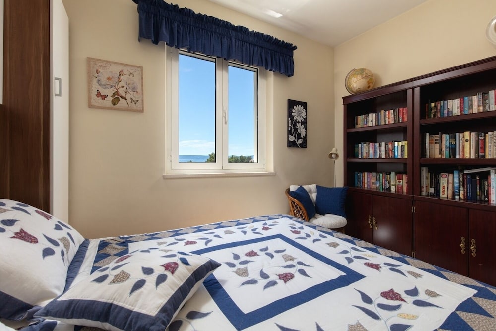 Apartment (Rajna - 100 M From Sea - A4(6+2))