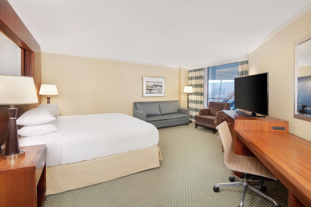 Junior Suite, 1 King Bed With Sofa Bed (Large Tub) - Photo 1