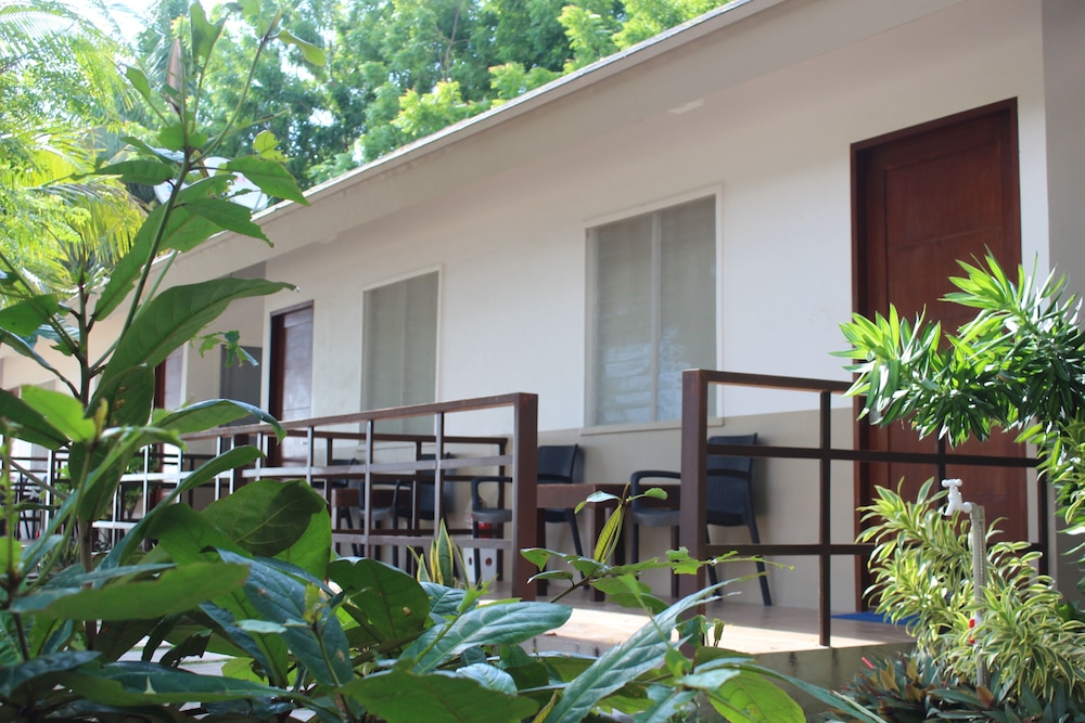 Deluxe Double Room, 2 Double Beds, Partial Sea View photo 3