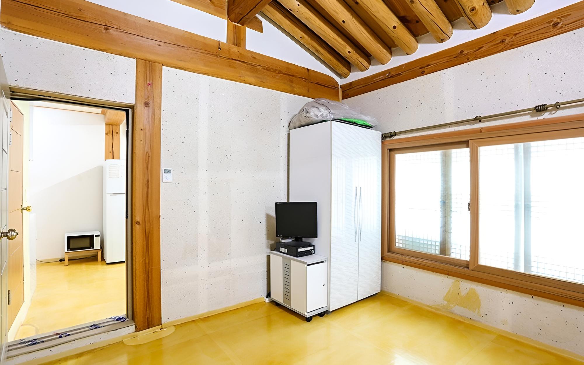 Room (20pyeong) photo 2