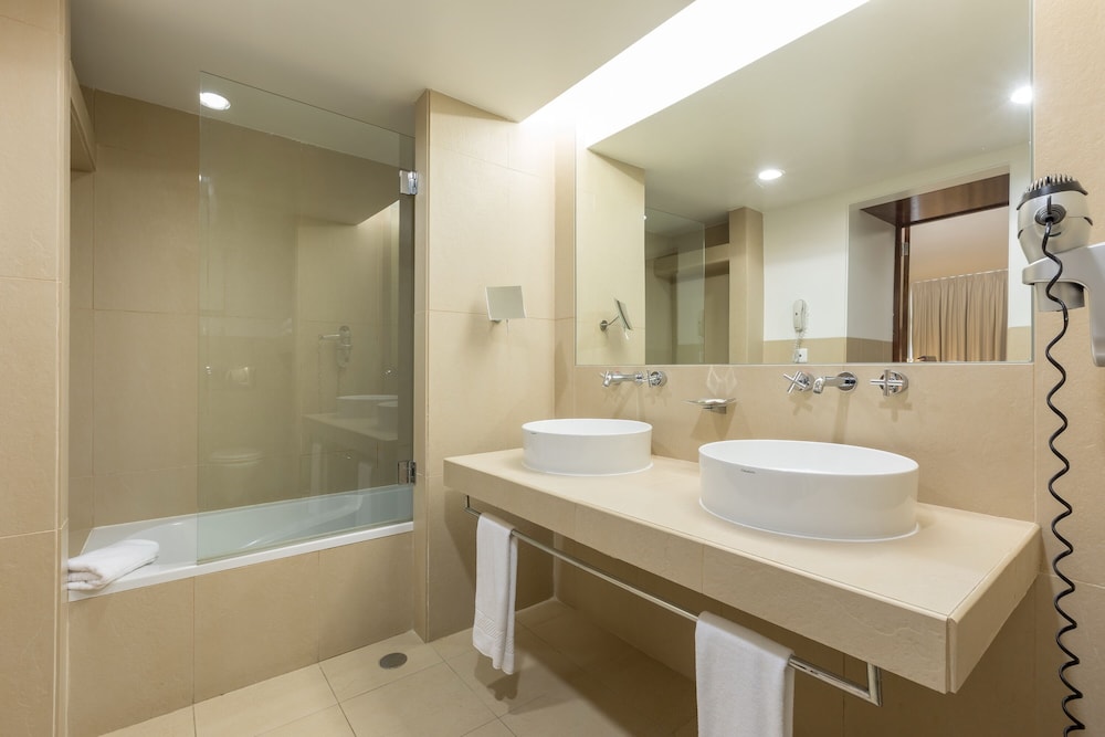 Suite, 1 Bedroom - Photo 4