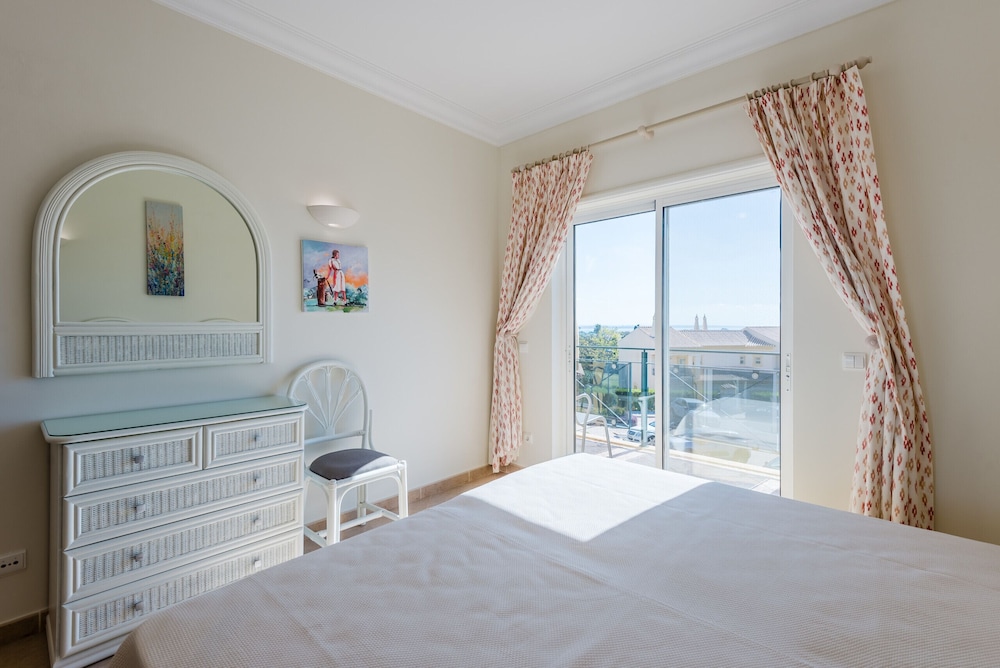 Apartment, 2 Bedrooms, Smoking, Pool Access
