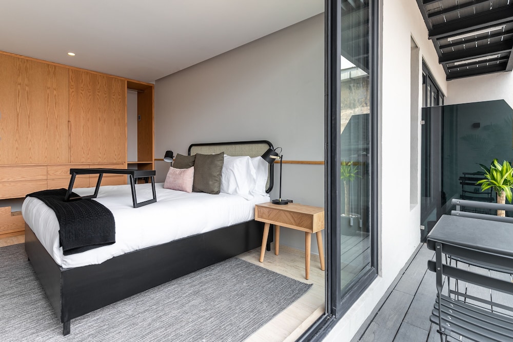 Premium Apartment with Balcony - Photo 7