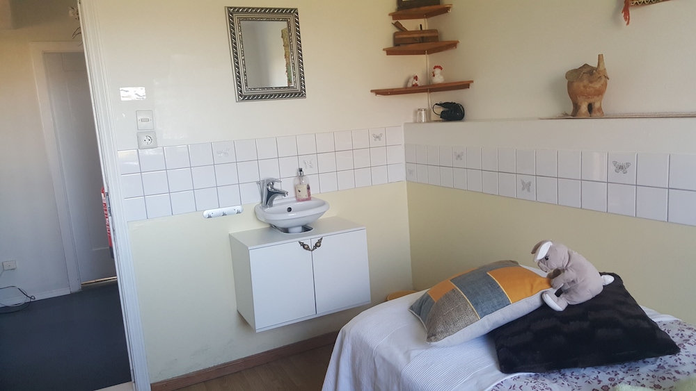 Standard Single Room, Shared Bathroom (Room 1) photo 1