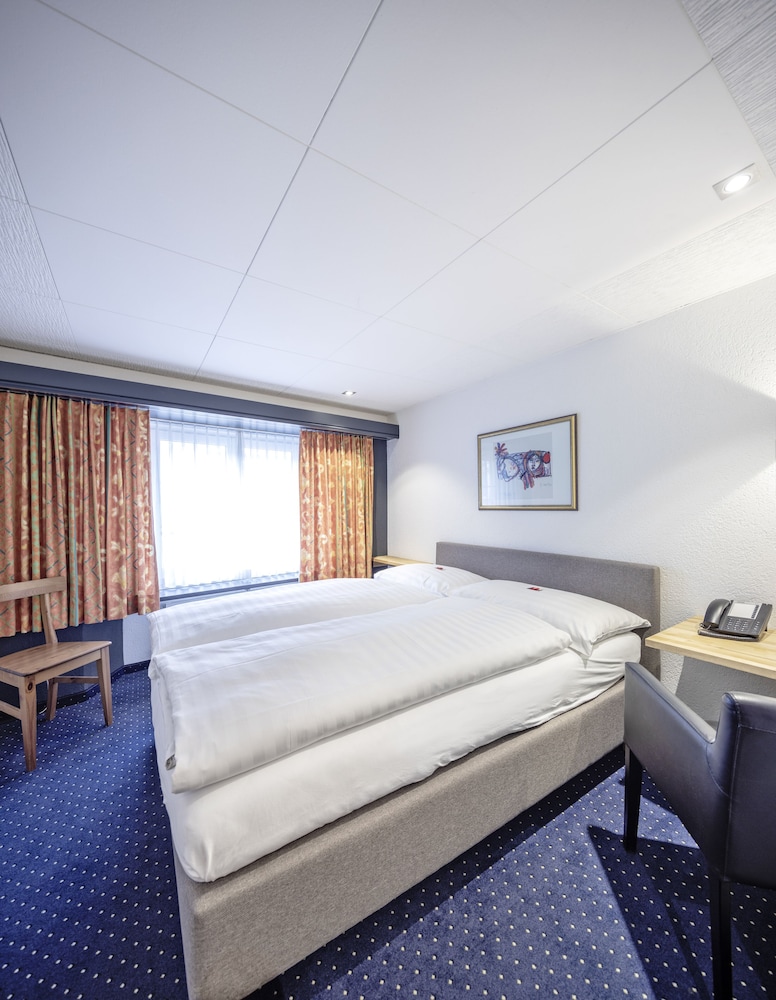 Budget Double Room photo 3