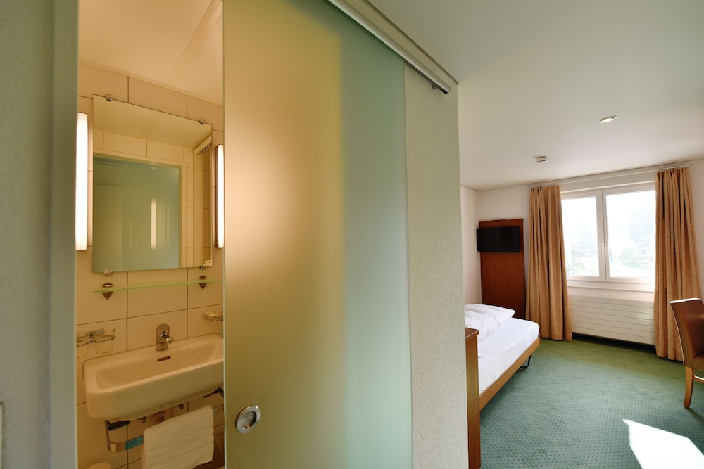 Basic Single Room, 1 Twin Bed photo 2