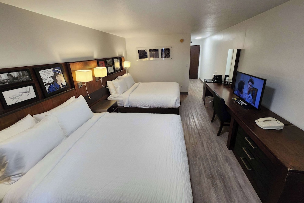 Room, 2 Queen Beds, Non Smoking - Photo 1