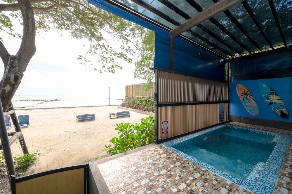 Beachfront Villa photo 3