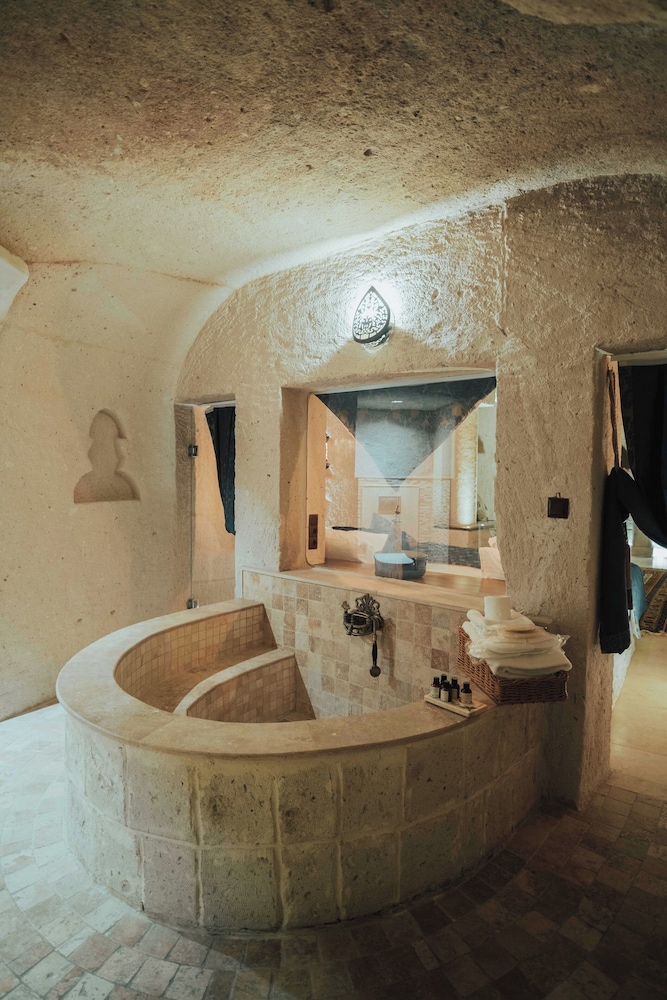 Deluxe Stone Suite with Stone - Photo 4