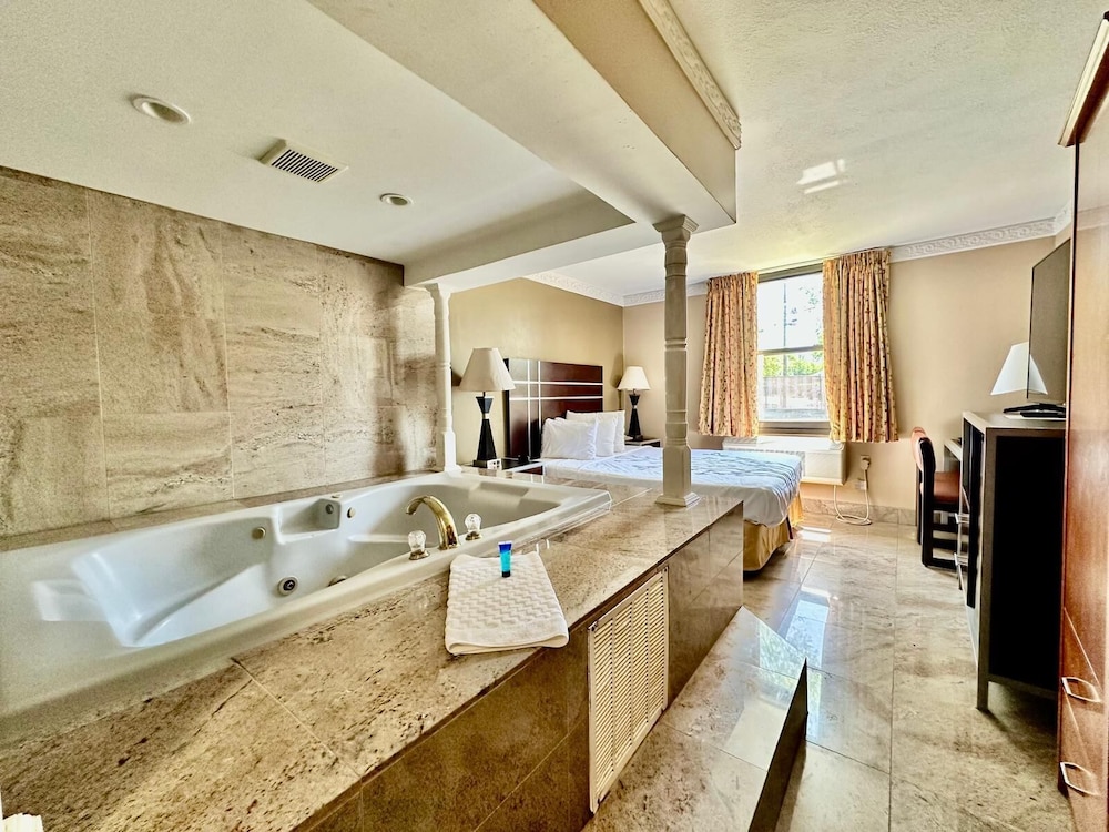 Basic Room, 1 King Bed, Jetted Tub - Photo 1